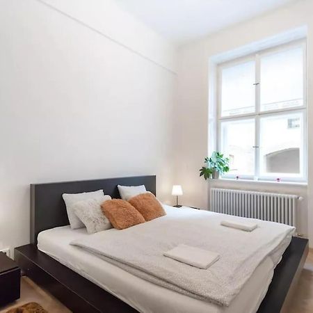 Luxury Apartment On Old Town Square Praag Buitenkant foto