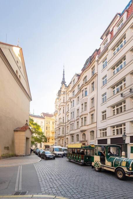 Luxury Apartment On Old Town Square Praag Buitenkant foto