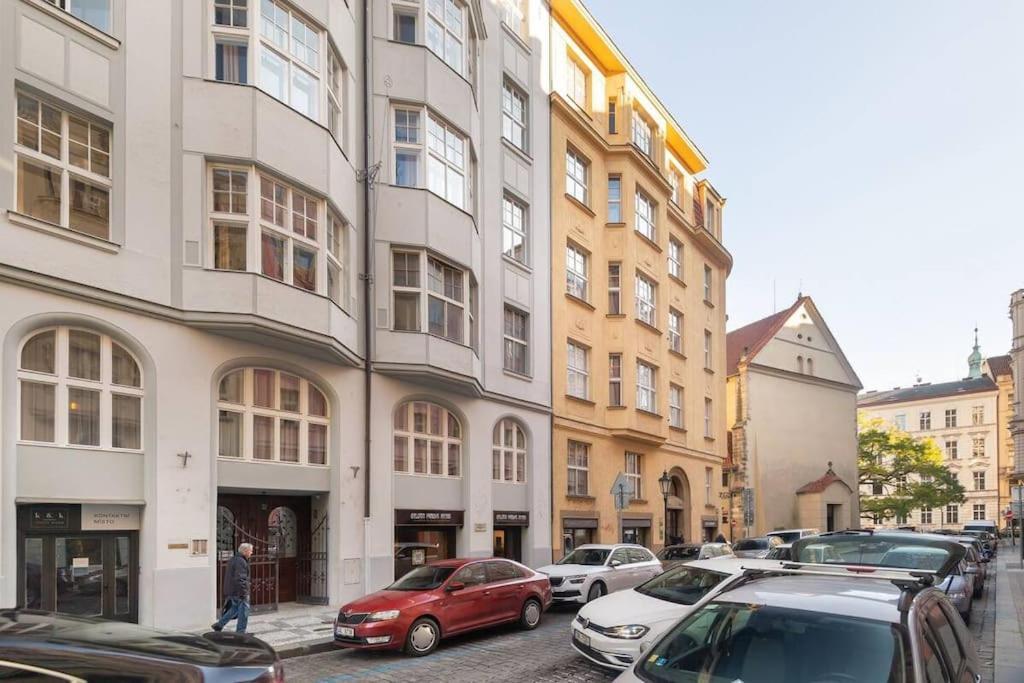Luxury Apartment On Old Town Square Praag Buitenkant foto